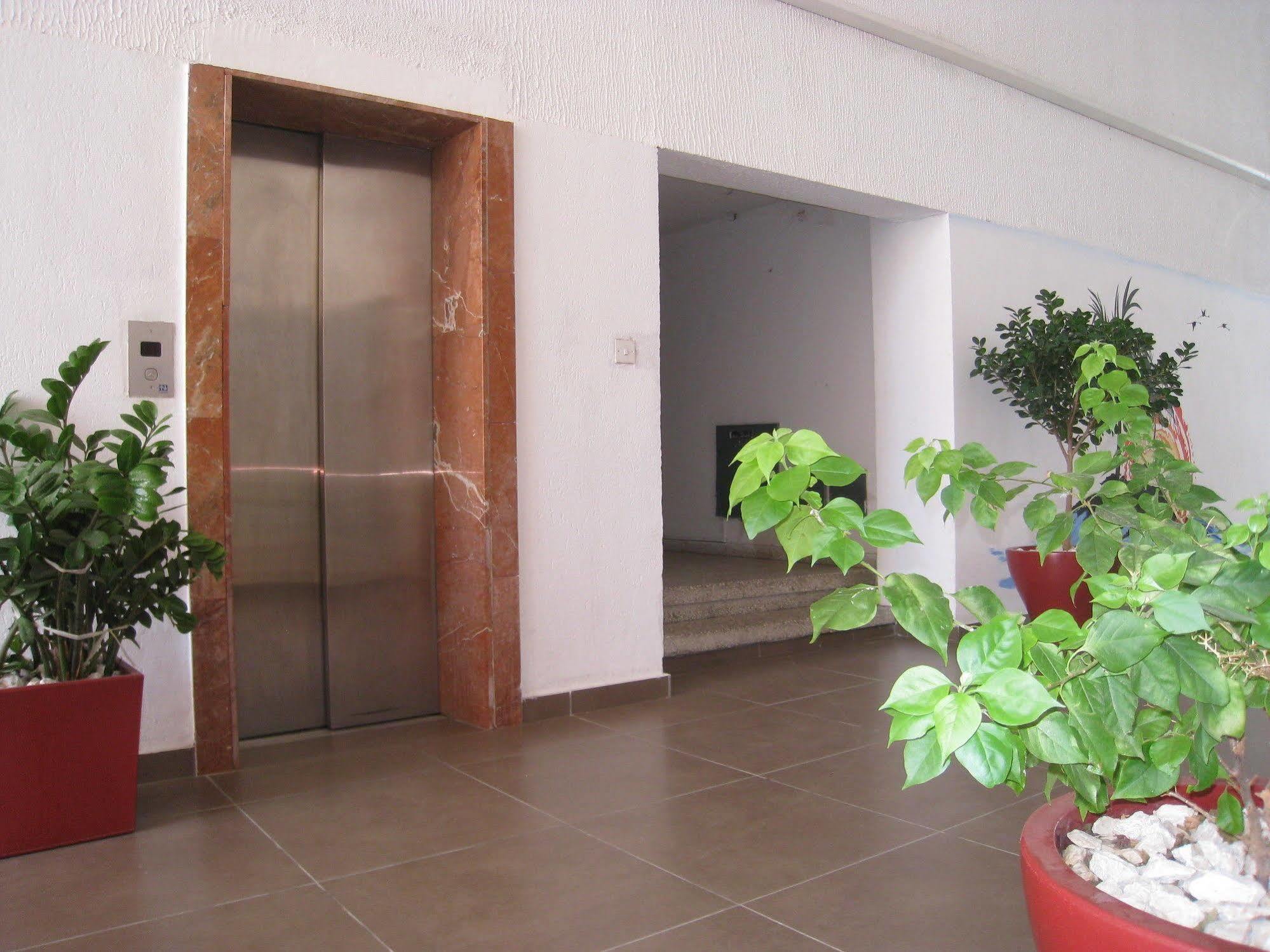 Palm Sea Beach Hotel Apartments Larnaca Exteriör bild