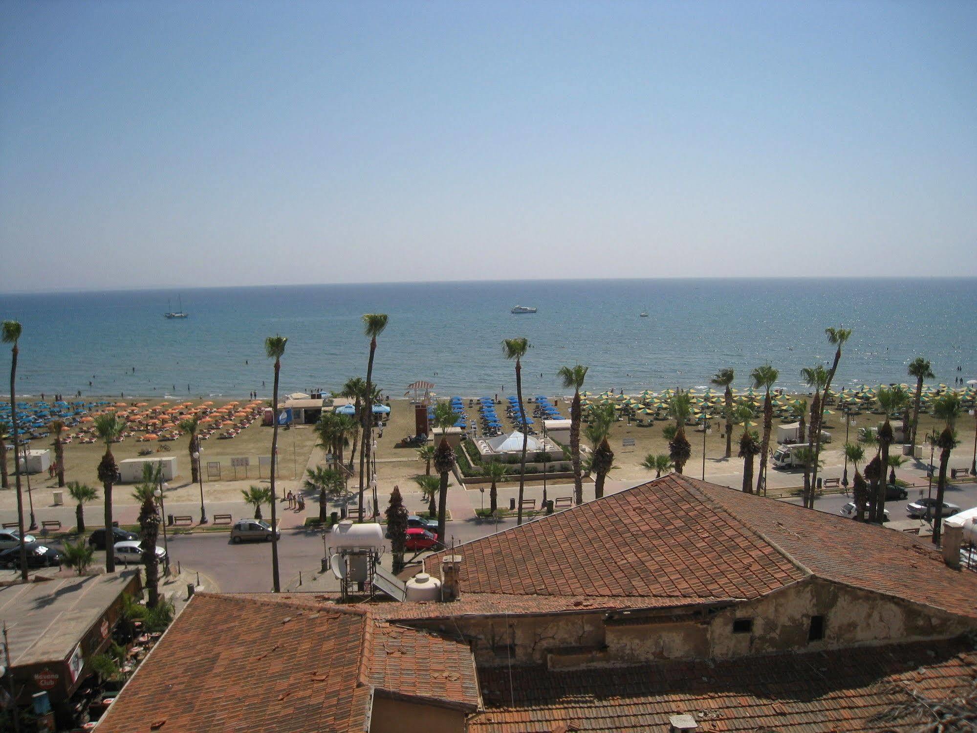 Palm Sea Beach Hotel Apartments Larnaca Exteriör bild