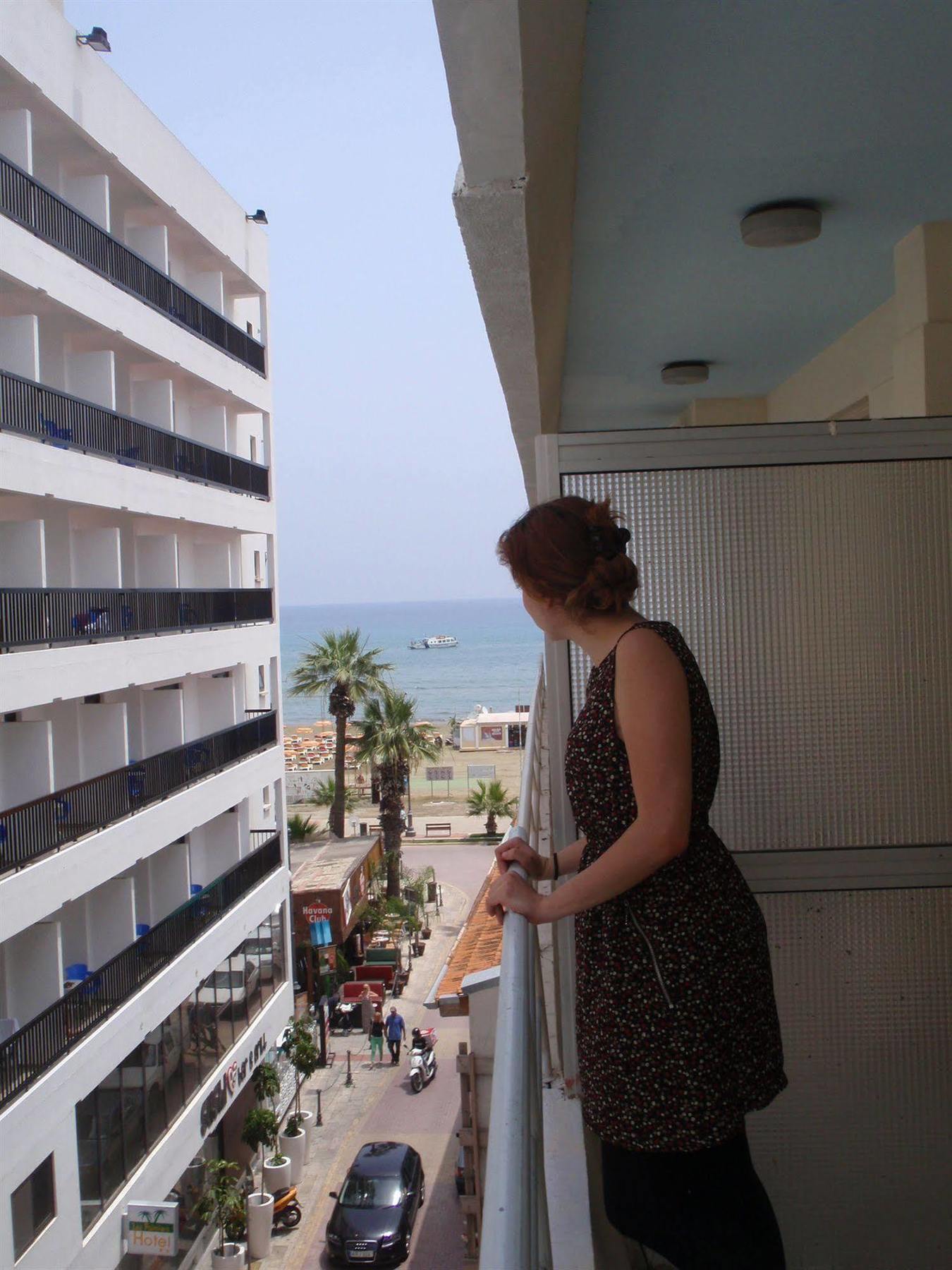 Palm Sea Beach Hotel Apartments Larnaca Exteriör bild