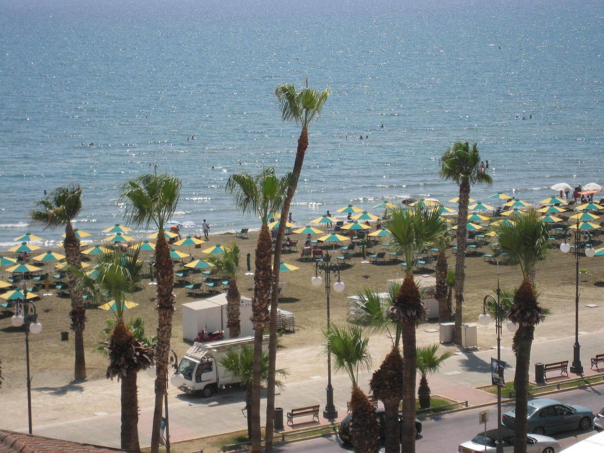 Palm Sea Beach Hotel Apartments Larnaca Exteriör bild