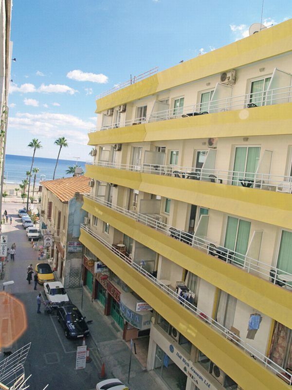 Palm Sea Beach Hotel Apartments Larnaca Exteriör bild
